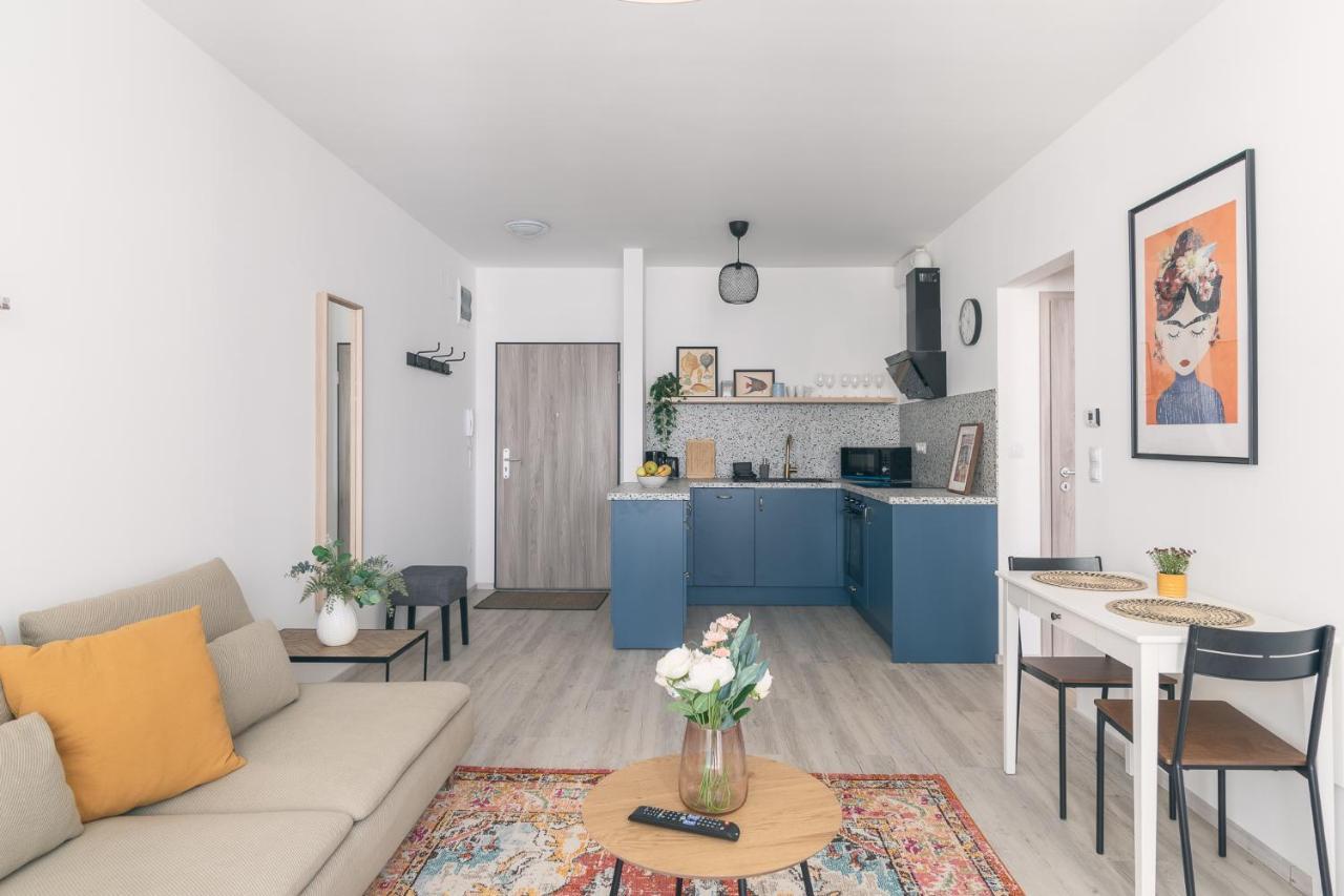 Corvin Apartment With Balcony And Ac Budapest Ngoại thất bức ảnh