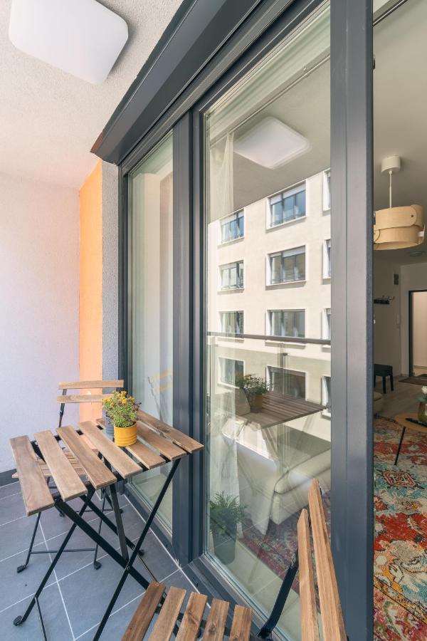 Corvin Apartment With Balcony And Ac Budapest Ngoại thất bức ảnh