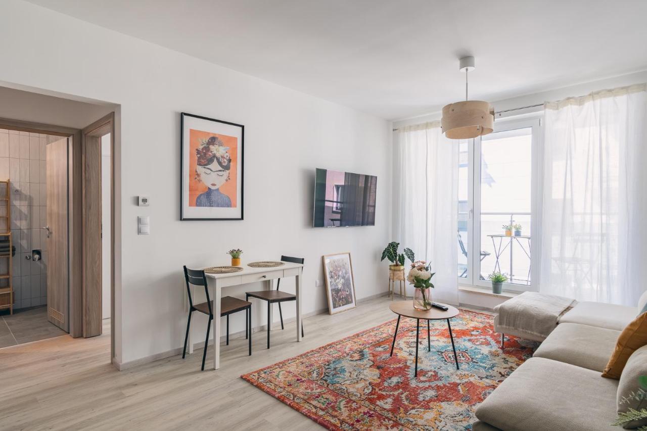 Corvin Apartment With Balcony And Ac Budapest Ngoại thất bức ảnh
