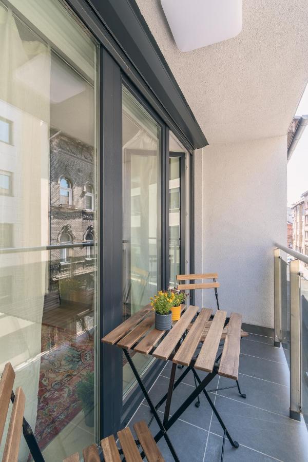 Corvin Apartment With Balcony And Ac Budapest Ngoại thất bức ảnh