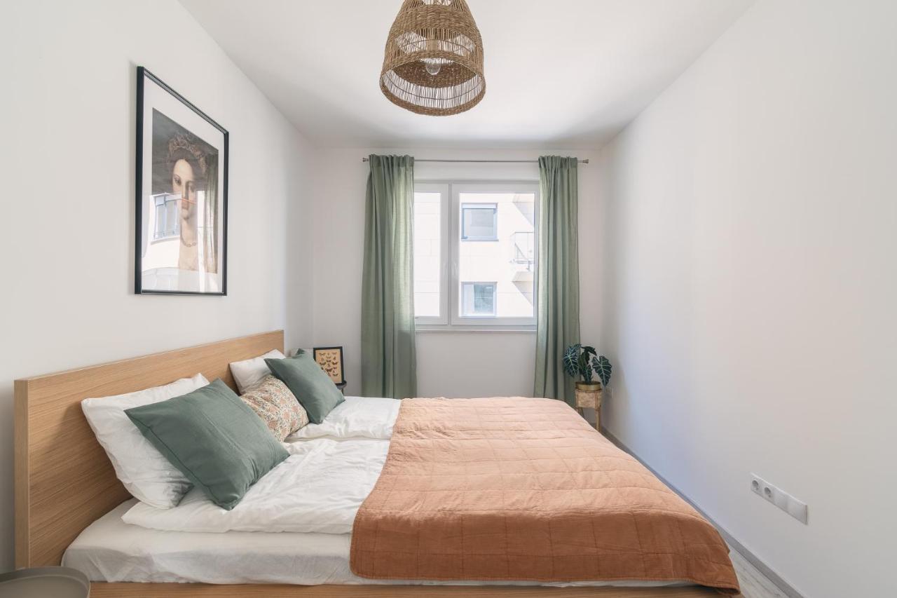 Corvin Apartment With Balcony And Ac Budapest Ngoại thất bức ảnh